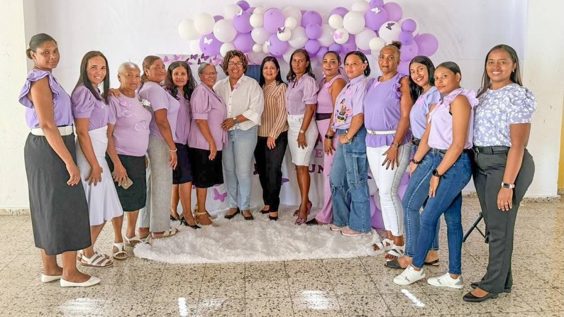 Felicitamos con gran orgullo a nuestra vicealcaldesa Carmen Valdez, quien ha sido reconocida por la Escuela Camila Henríquez Ureña por su ejemplo de perseverancia, amor y entrega.