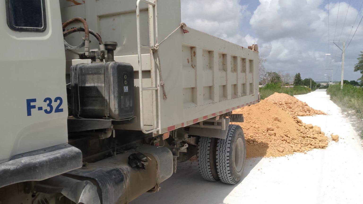 Continuamos trabajando de en la viabilización de la vía Campo Lindo, antiguo tramo de Coca-Cola, una importante arteria vial para nuestra comunidad.